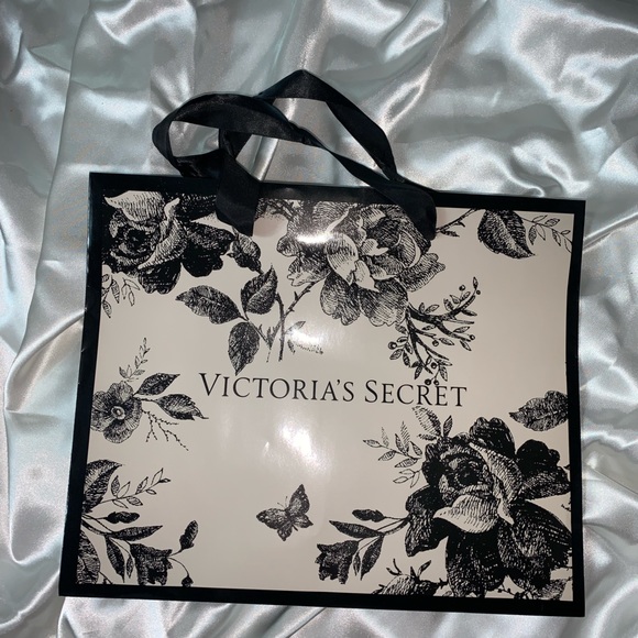 Victoria’s Secret Box and Bag Bundle - Picture 4 of 6